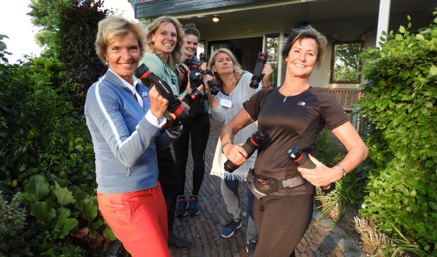 De NOOVA-dames kregen onder andere een XCO Power Walking-les.