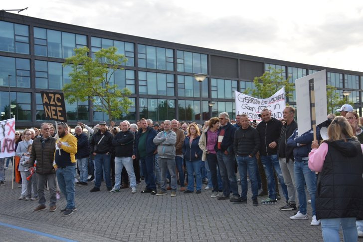 De Stem Niet Ontvangen Honderden demonstranten laten stem horen: ‘Geen AZC zonder inspraak