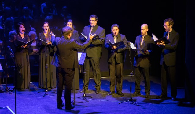 Het ensemble trad vorige weekend op in Theater Zuidplein. Foto: Hans den Boer.