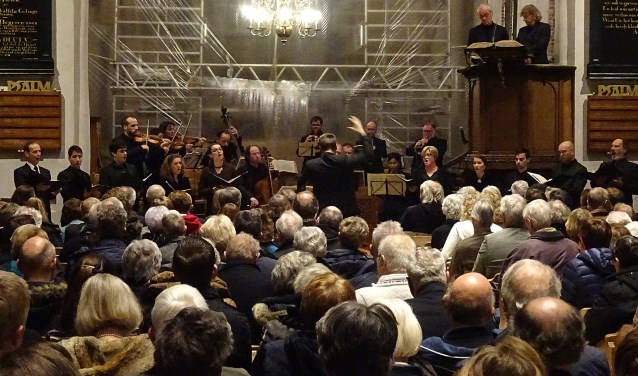 Door werkzaamheden stond het ensemble voor in de kerk.
