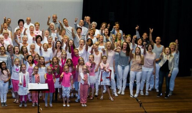 De kinderen zoeken zangvrienden.