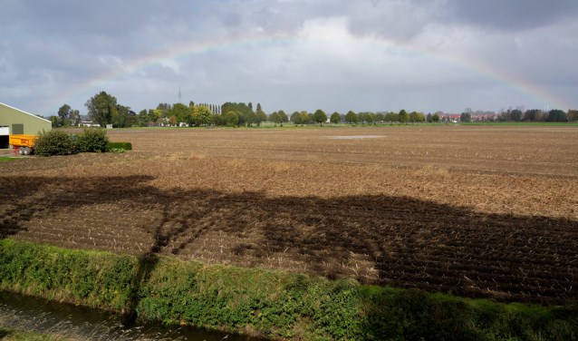 Regenboog met uitzicht op Rotterdam.