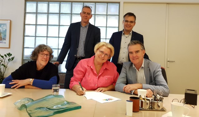 Het moment dat Stichting Villa Stoer officieel werd.