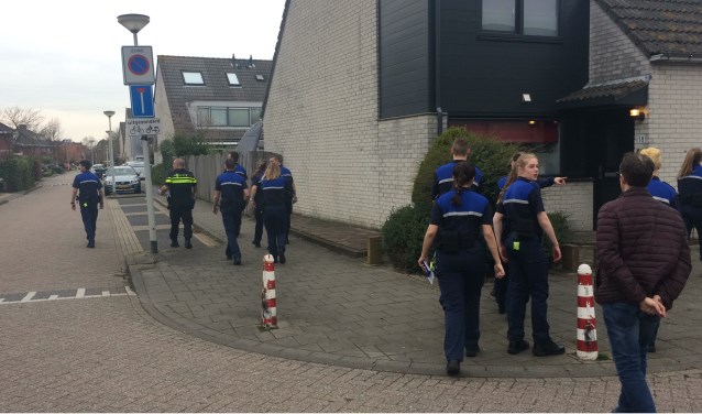 Het wemelde van het blauw in de Poortugaalse straten.