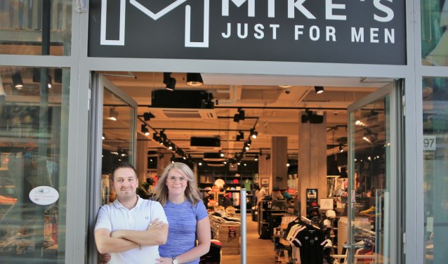 Mike en Marlie openden in mei hun winkel in Carnisse Veste. Er hangen 35 merken in de zaak.