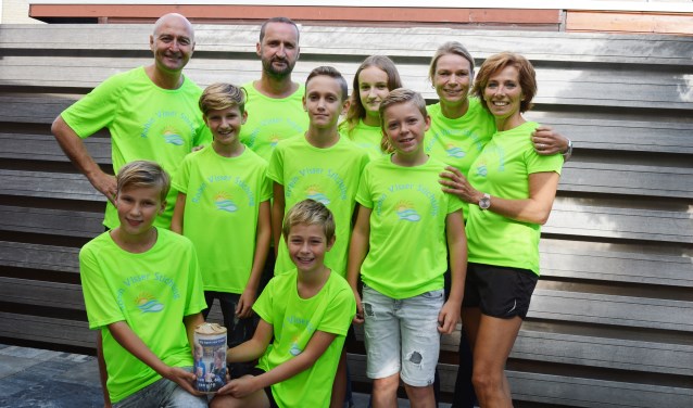 Het team voor de Robin Visser Stichting, v.l.n.r. linksonder: Lowie van Noordenne, Menco Tump, midden: Davey van Vugt, Lucas Zell. Jesper Tump, bovenste rij: Remco Tump, Danny van Noordenne, Sterre van Noordenne, Marjet van Noordenne, Finny Tump. Niet op foto Cathleen van den Ende