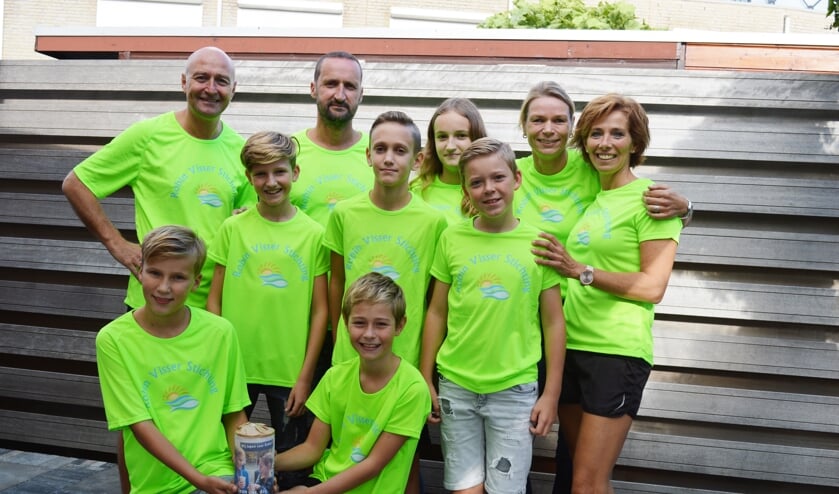 Het team voor de Robin Visser Stichting, v.l.n.r. linksonder: Lowie van Noordenne, Menco Tump, midden: Davey van Vugt, Lucas Zell. Jesper Tump, bovenste rij: Remco Tump, Danny van Noordenne, Sterre van Noordenne, Marjet van Noordenne, Finny Tump. Niet op foto Cathleen van den Ende