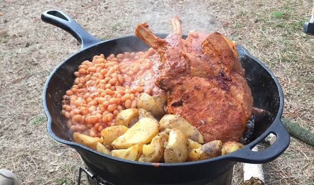 De eenvoud van de buitenlucht met de luxe van heerlijk eten. Foto: Tyrell Kuipers.