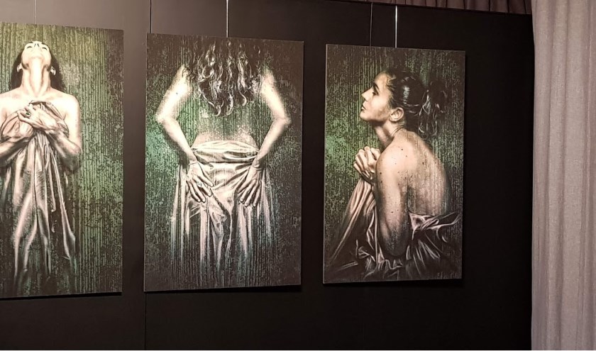 Een drieluik van fotograaf Mark Isarin dat is opgenomen in de expositie "In Between"