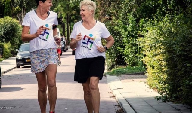 Trainers Marina Witkamp en Marjolijn Westerink hebben veel aandacht voor looptechniek.