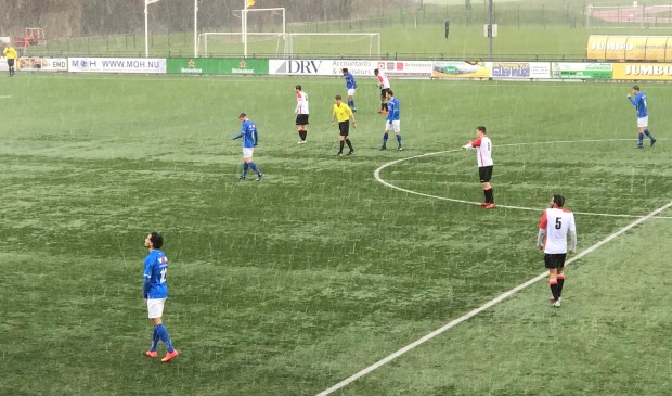 Een flinke hagelbui bij het begin van de tweede helft