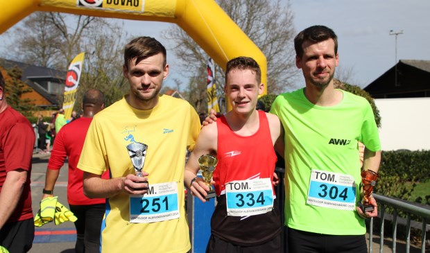 De nummer 1,2 en 3 bij de vijf kilometer
Foto's: FotoSjors