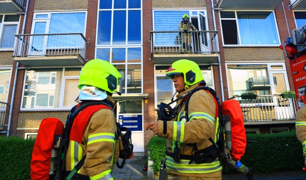 De brandweer was met veel materieel ter plaatse (foto Dennis van Wingerden - fotograaf Brandweer Ridderkerk)
