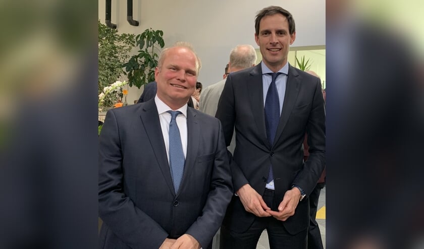 Caspar Rutten (links) met minister Wopke Hoekstra (financiën).