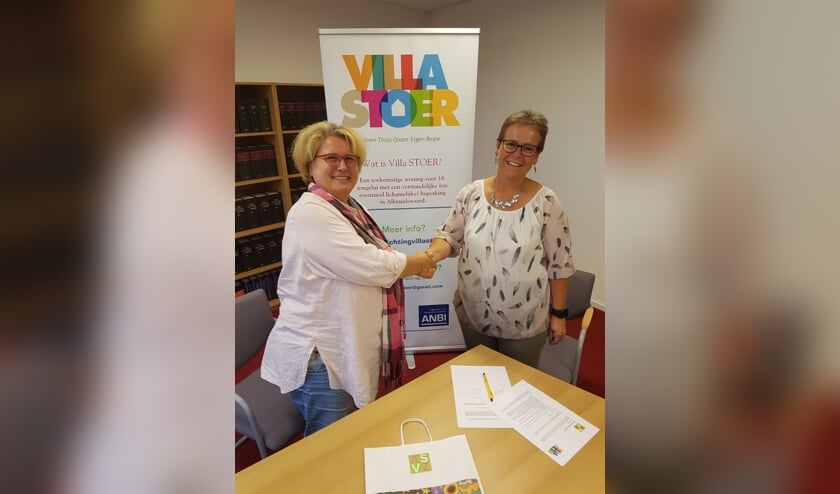 Marianne Kleinjan-van Driel en Yolanda Rooks tekenden de overeenkomst.