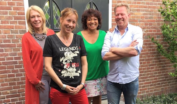 Foto: Penningmeester Lia Pleit, secretaris Yvonne Schults, voorzitter Sher Molly en bestuurslid Sjaak Smeins zijn klaar voor nieuwe burgerinitiatieven...