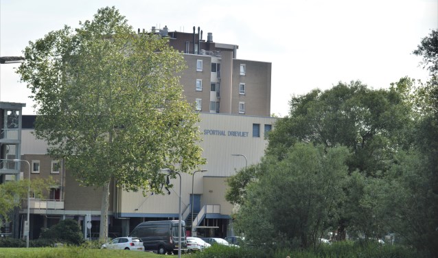 Sporthal Drievliet blijft het zicht op het Vlietplein onttrekken