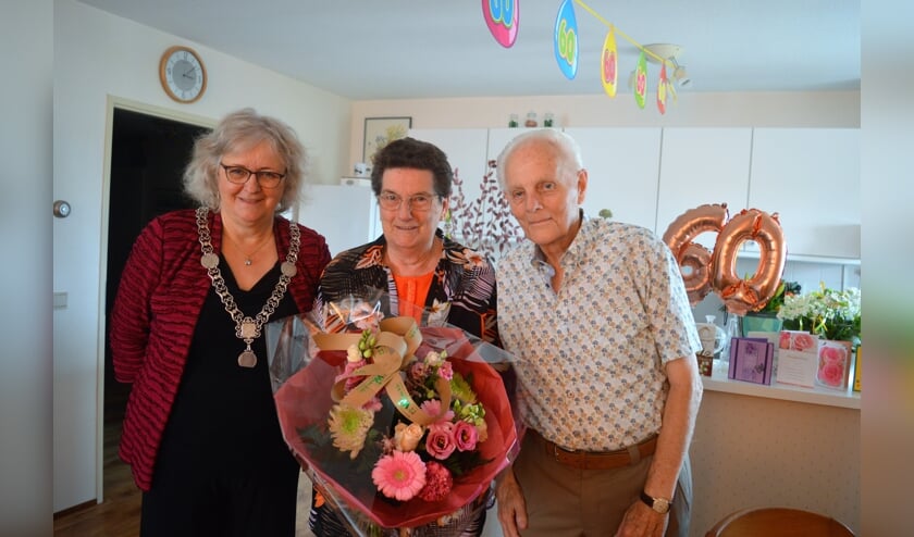 De burgemeester bij het echtpaar Van der Schee