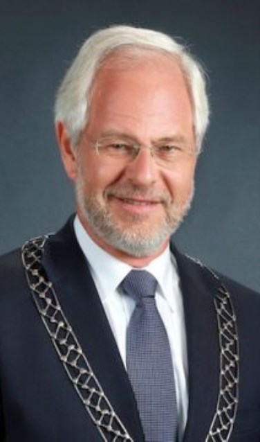 Burgemeester Theo Schouten