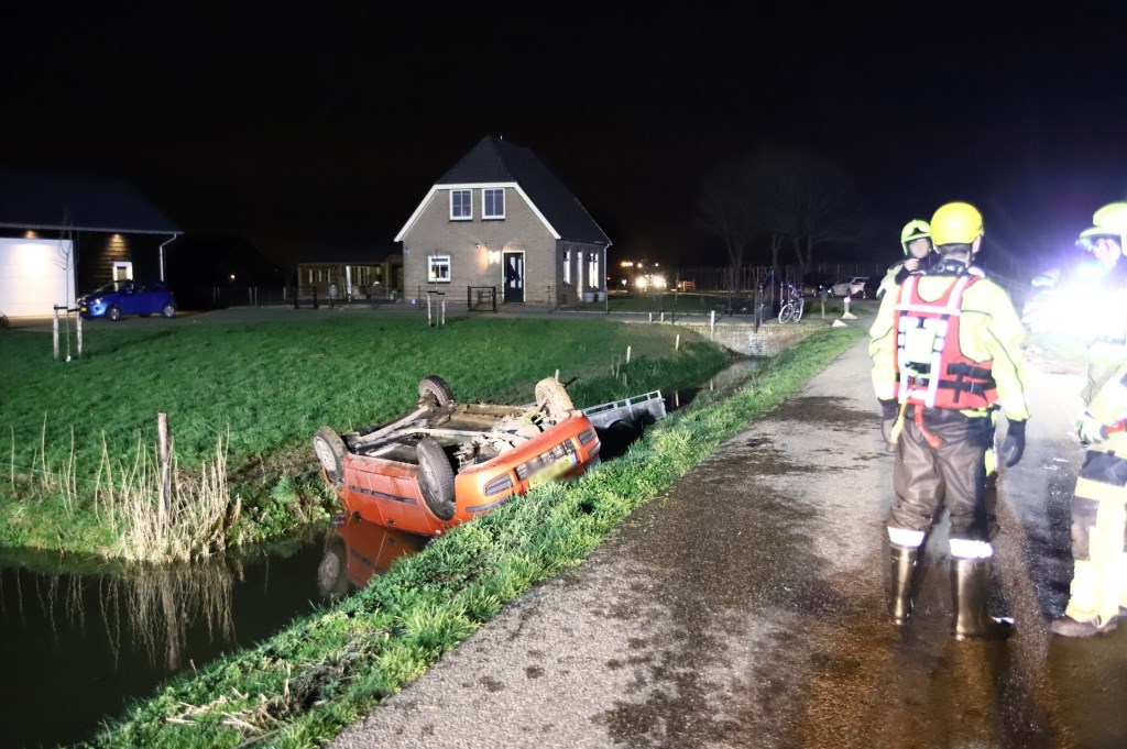 Auto Met Aanhangwagen Belandt In De Sloot In Ophemert - Zakengids Tiel ...