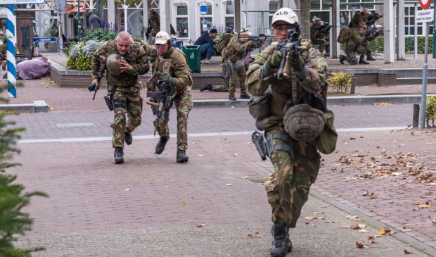 Militairen oefenen in Lieshout | Fotonummer: c03b23