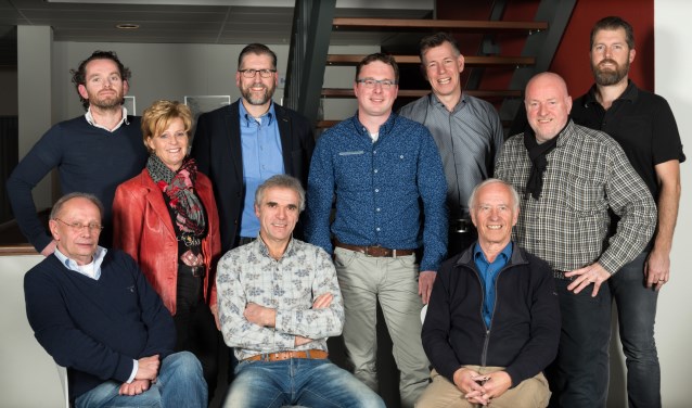 Het bestuur van het Ondernemersfonds met de Raad van Advies. Vlnr. Achterste rij: Niels Rutten, Mark Lommen, Paul Sneijers, Arjan van Vugt. Middelste rij: Rianne Hens, Martijn van den Boogaard, Ties van Oorsouw. Voorste rij: Frank van Asten, Maarten Rooijakkers en Joop Spek. Op de foto ontbreken Tanja van de Ven en Carla Grootjen | Fotonummer: ce449a