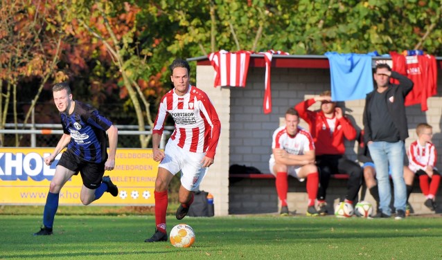 Thijs van Uden passeert vastberaden zijn tegenstander | Fotonummer: c75bdf