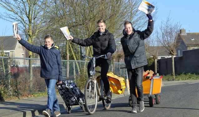 De broers Visser bezorgen al jarenlang DeMooiLaarbeekKrant in Lieshout | Fotonummer: 5f4e5e