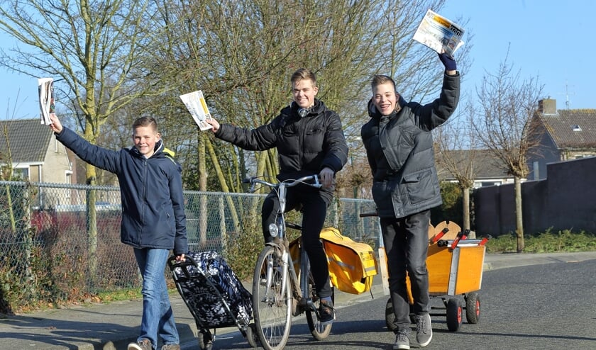 De broers Visser bezorgen al jarenlang DeMooiLaarbeekKrant in Lieshout | Fotonummer: 5f4e5e
