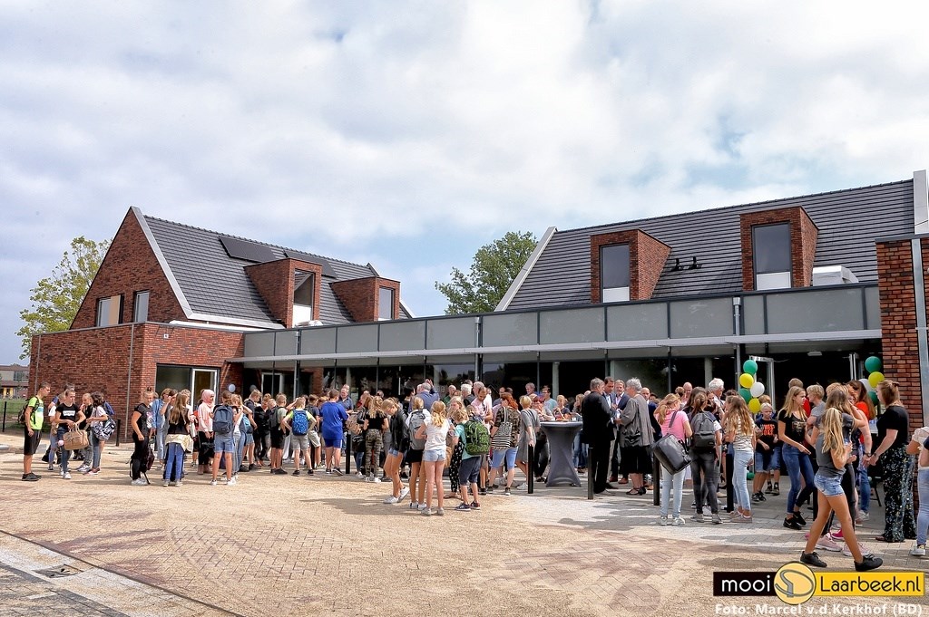 De nieuwe schoolwoningen van het Commanderij College zijn donderdag officieel geopend | Fotonummer: f87fcd