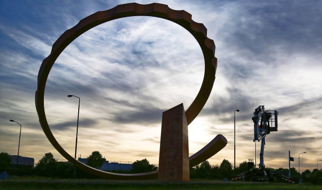 Het kunstwerk bij de 'Bavaria-rontonde' wordt momenteel opgeknapt | Fotonummer: 193226