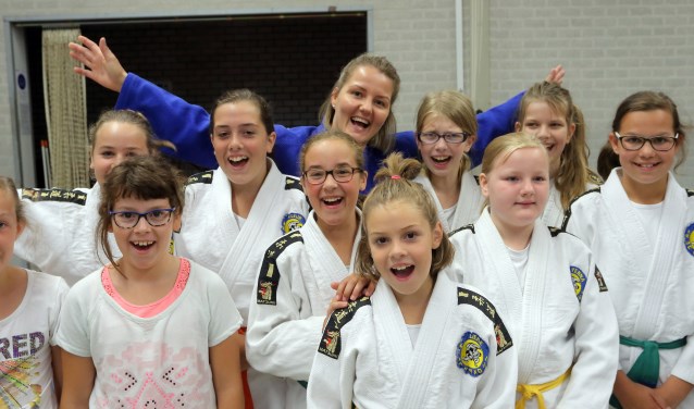 Juul Franssen (in het blauw) bij Judoclub Mariahout (archieffoto Laarbeek Sportief) | Fotonummer: 19b480