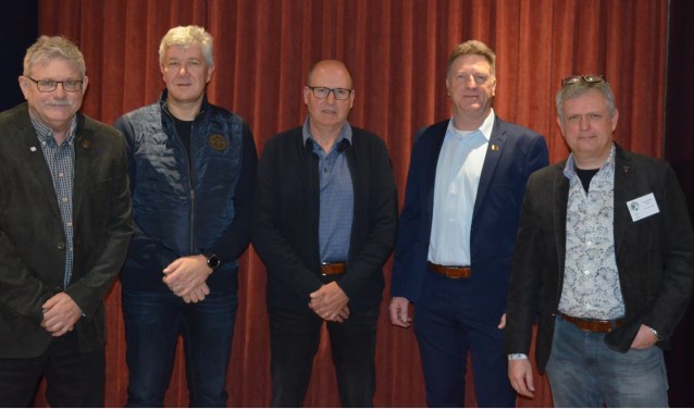 Het nieuwe bestuur, vlnr: Frans van den Heuvel, Jos van den Eijnden, Jos van den Broek, Bert Pellegrino en Wim Neilen | Fotonummer: 7b83a1