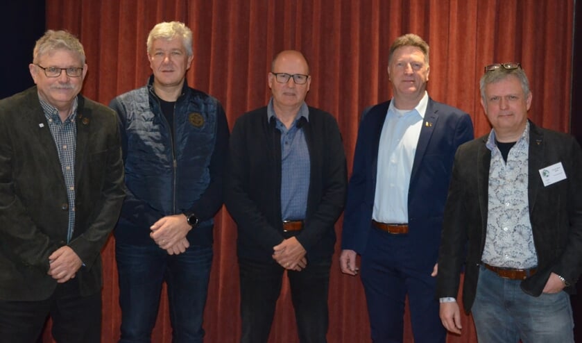 Het nieuwe bestuur, vlnr: Frans van den Heuvel, Jos van den Eijnden, Jos van den Broek, Bert Pellegrino en Wim Neilen | Fotonummer: 7b83a1