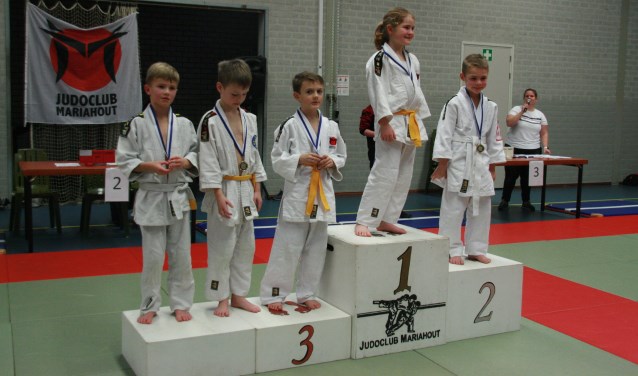 Lise van Velthoven (1e) en Roan Linders (3e) | Fotonummer: 105f07