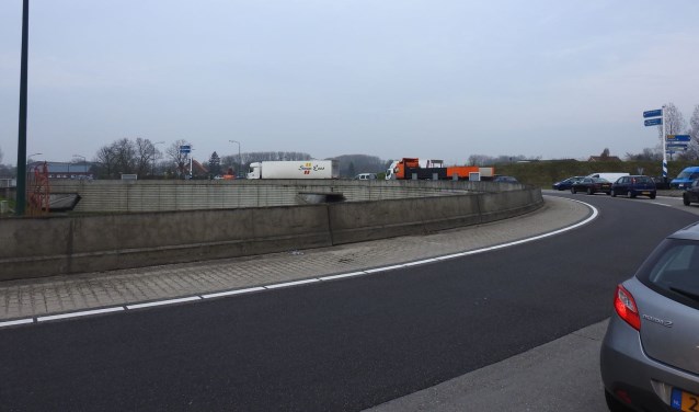 De rotonde op de N279 tussen Gemert en Beek en Donk | Fotonummer: f719ae