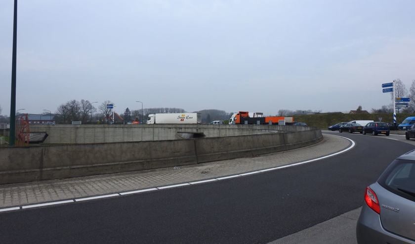 De rotonde op de N279 tussen Gemert en Beek en Donk | Fotonummer: f719ae