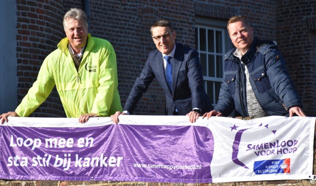 Vlnr: René van Luytelaar, burgemeester Frank van der Meijden en Jorg Krijnen | Fotonummer: 87abad