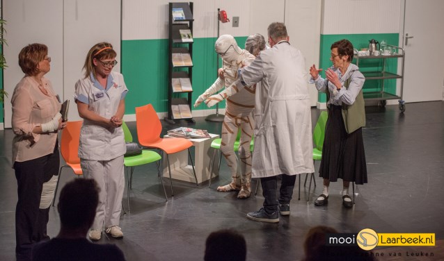 Archieffoto van een eerdere uitvoering van Toneelvereniging De Vriendenkring | Fotonummer: 93bdf5