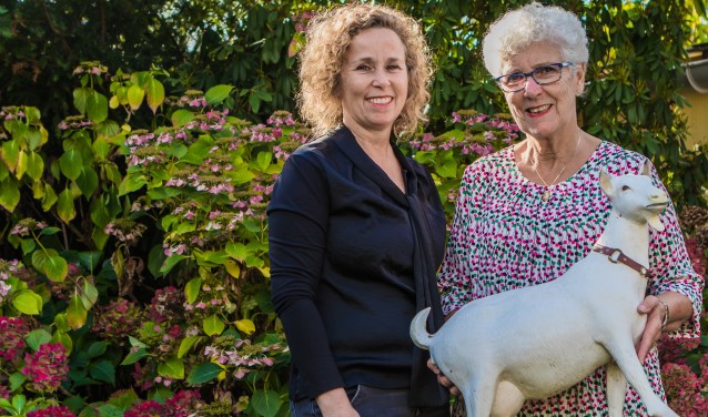 Thea van Rixtel (l) en Henny Hommersom-Verrijt (r) | Fotonummer: 5399e7
