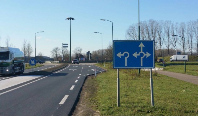 De rotonde op de N279 tussen Gemert en Beek en Donk | Fotonummer: 1b4709
