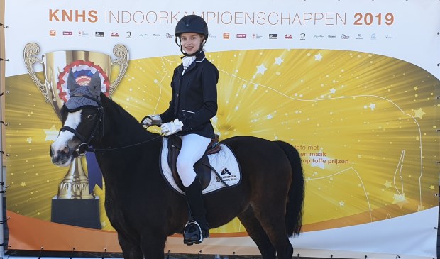 Inge Nouwens met 'Pardoes' | Fotonummer: fbafcb