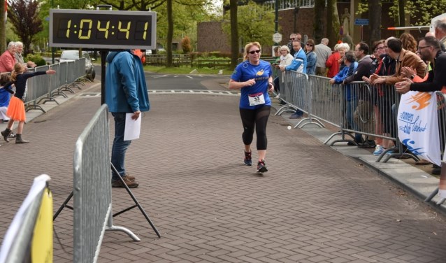 Eerste PR voor Heidy op de 10 km | Fotonummer: 938ad1