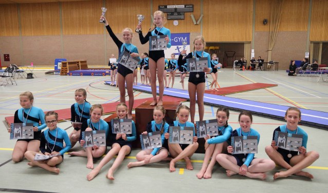 De groep 'meiden 6' met op het podium (vlnr) Linde, Sarah en Valerie | Fotonummer: 33eb61