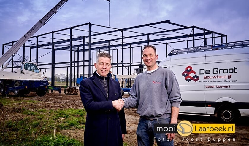 Wethouder Meulensteen (l) en Terry de Groot (De Groot Bouwbedrijf) | Fotonummer: c2169b