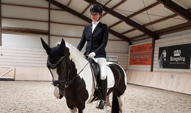 Kelly v.d. Heijden met 'Klassy Clour' | Fotonummer: 61d167