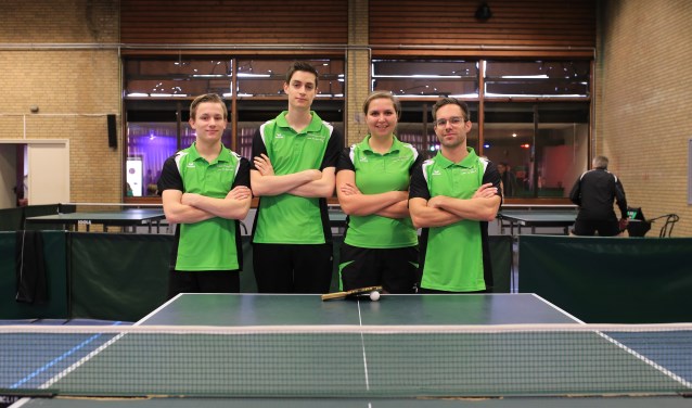 Team 5 van TTV Een en Twintig, vlnr: Bert Coolen, Rolf Hendricksen, Eva Verrijt en Roel Beekmans | Fotonummer: e9963a