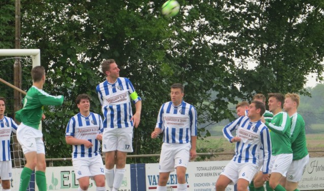 Gevaar voor het ELI-doel. Roel Donkers brengt koppend redding | Fotonummer: c0279a