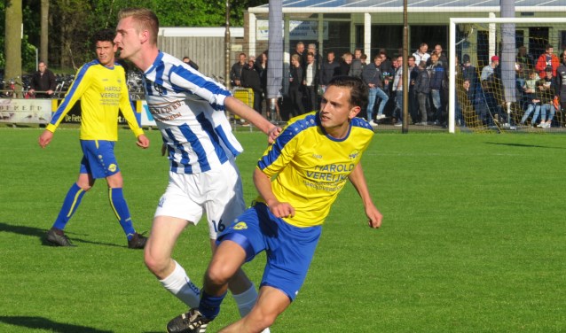 Huib van Zutphen (vv Mariahout) is Eli-spits Stijn Donkers de baas | Fotonummer: 283a96