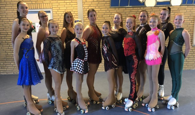 Boven vlnr: Michelle de Koning, Chloë Donkers, Jill Donkers, Ingrid Biemans, Anne vd Aa, Kimberly van Schijndel, Danique Gilsing. Onder vlnr: Saar Willems, Naïla Raaijmakers, Dieneke van Dommelen, Floor Martens, Gwenn Gilsing, Eline Verboven en Anouk Verbugt | Fotonummer: d61797
